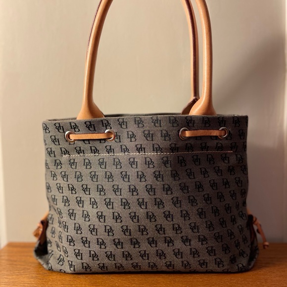 Dooney & Bourke DB signature purse - Picture 4 of 7